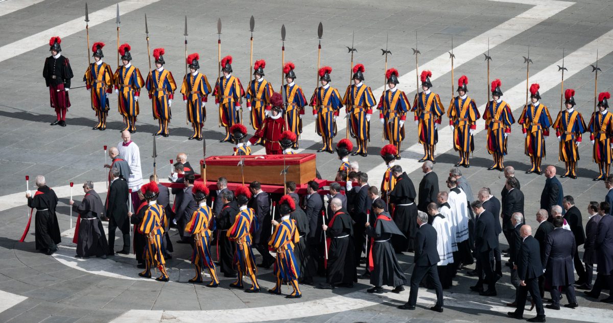 Roma se blinda para la despedida del Papa; asistirán 50 jefes de Estado y 10 reyes