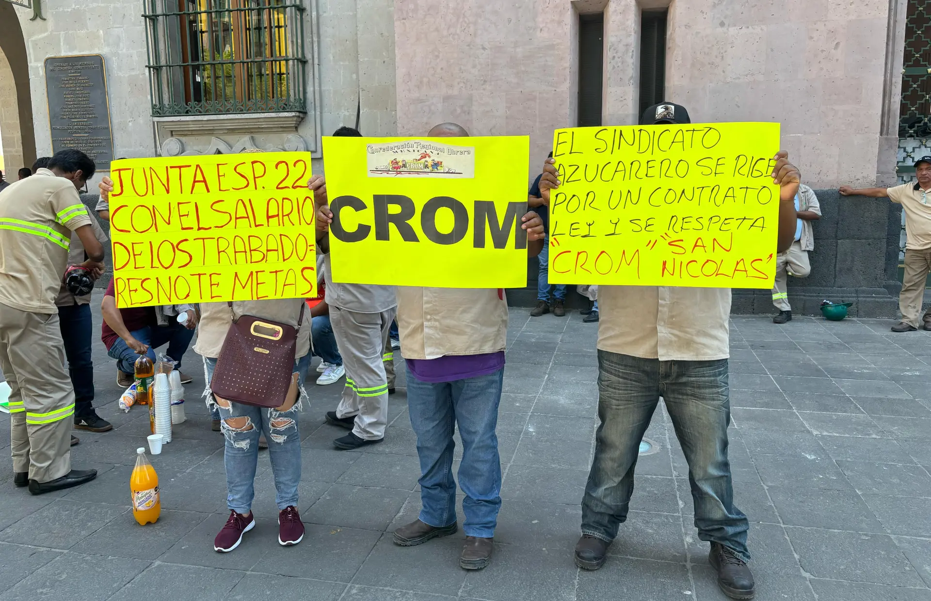Obreros de ingenio cañero protestan en Xalapa por fallo laboral