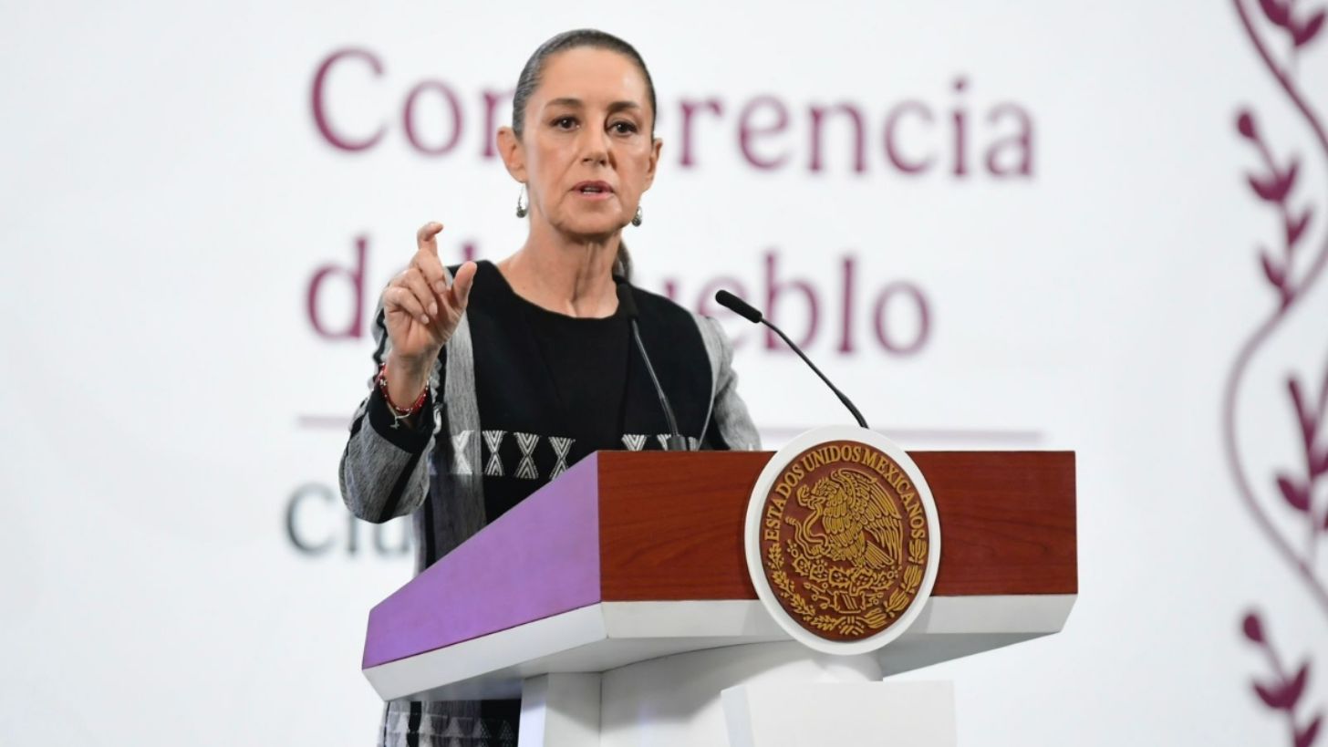 Claudia Sheinbaum defiende su sistema de salud y acusa a televisoras de estar molestos por perder contratos millonarios
