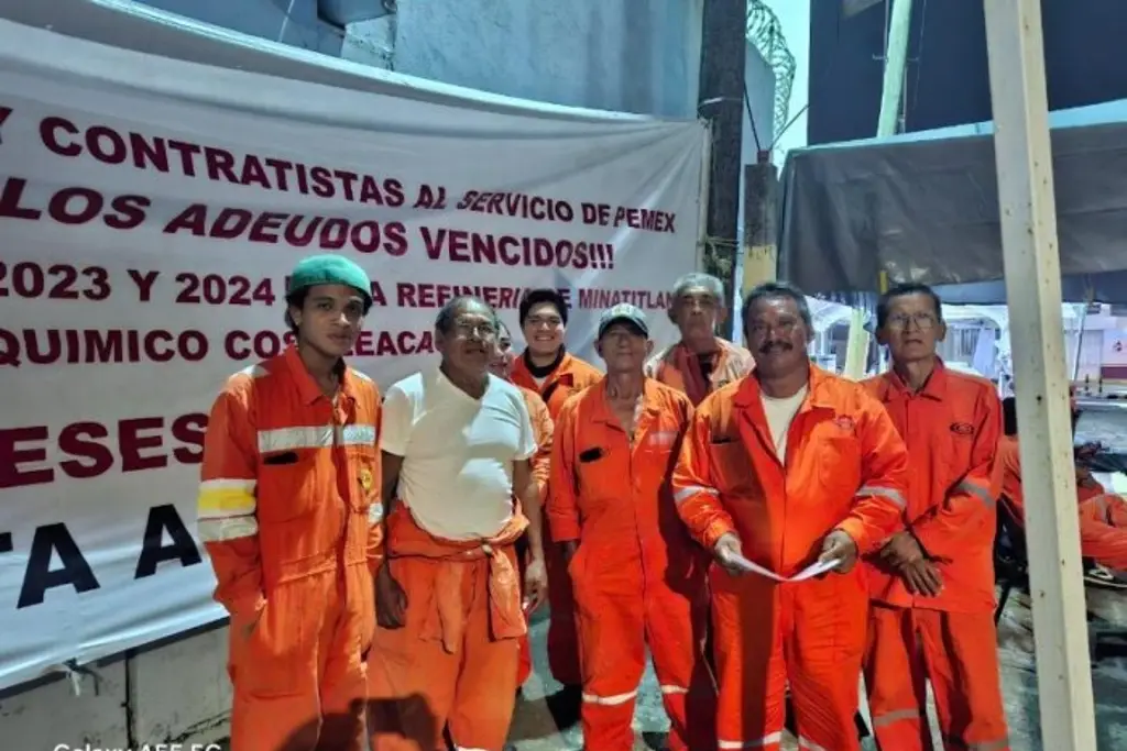 Contratistas y trabajadores de Pemex llevan 28 días exigiendo pagos en refinería de Minatitlán
