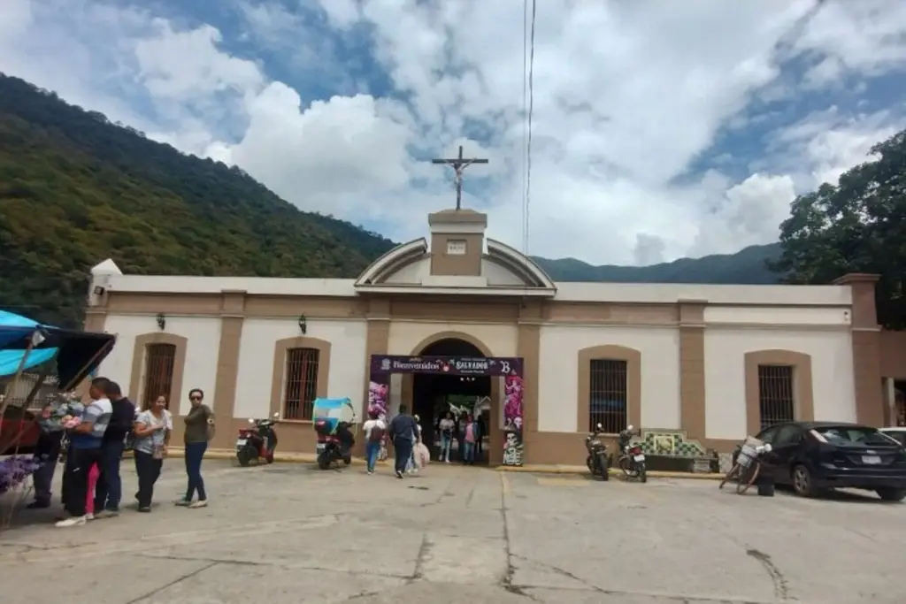 Indignación en Río Blanco por robo de cruces y lápidas en cementerio municipal