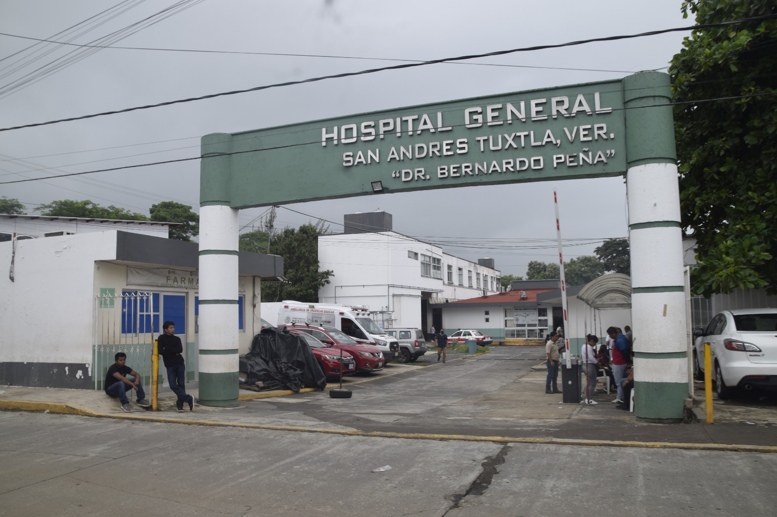 Se manifiestan trabajadores de hospital de San Andrés Tuxtla