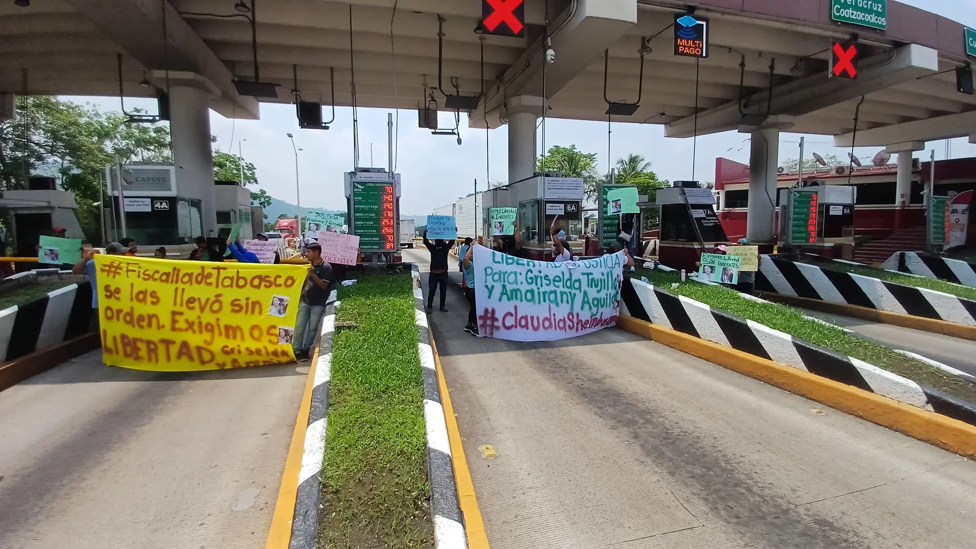 Bloquean la Córdoba-Veracruz; exigen liberación de dos mujeres