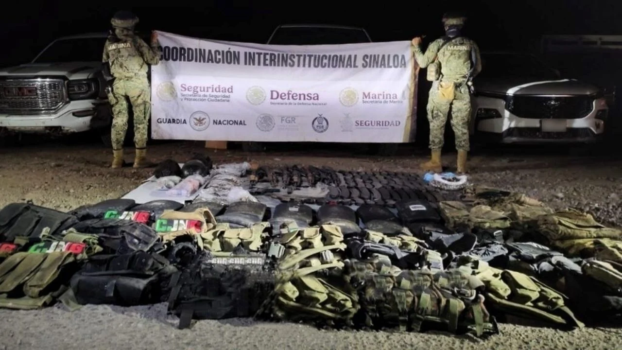 Semar detiene a seis presuntos sicarios, tres son menores, y asegura chalecos con iniciales del CJNG