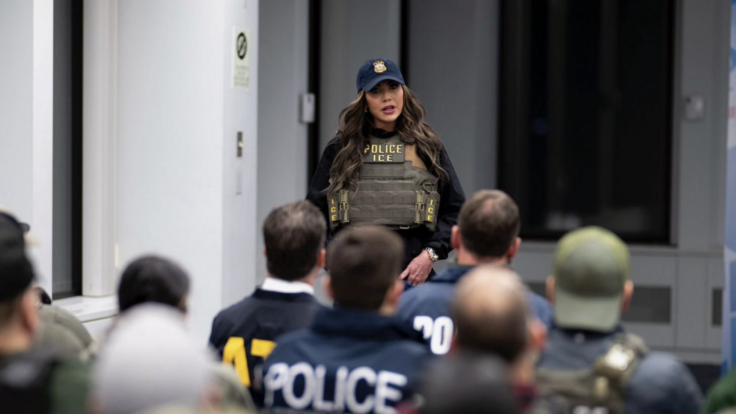 Kristi Noem acusa a Claudia Sheinbaum de alentar protestas en Los Ángeles, California