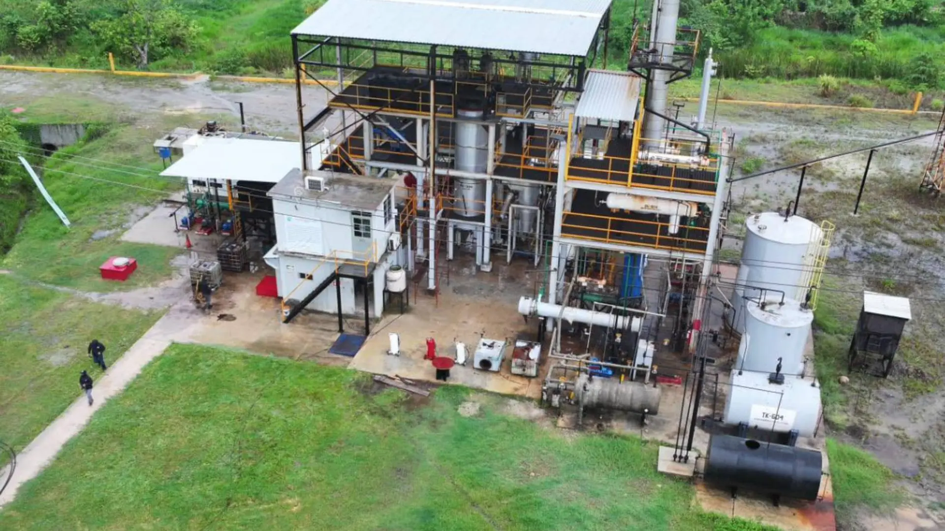 Mini refinería clandestina en Coatza fue planta recicladora fallida