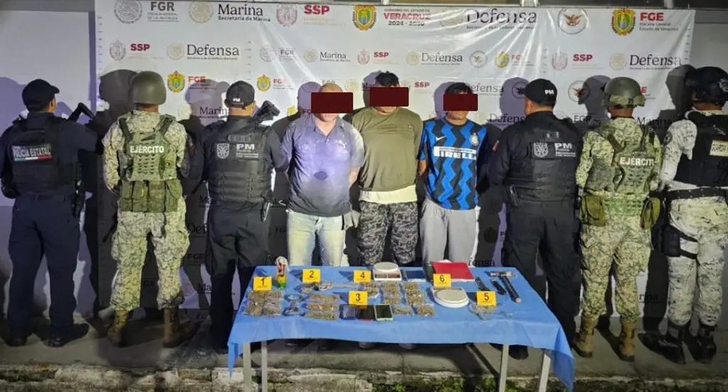 Caen 3 con drogas y armas tras cateo en Xalapa