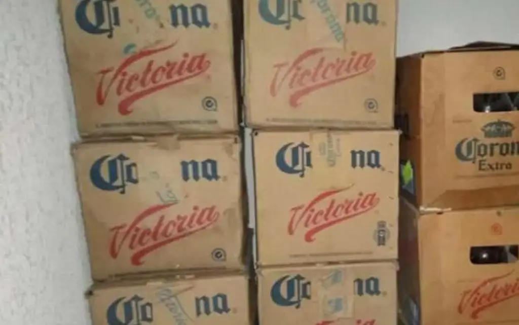 Falsos repartidores estafan a comerciante con 19 cartones de ‘caguamas’. Esto contenían