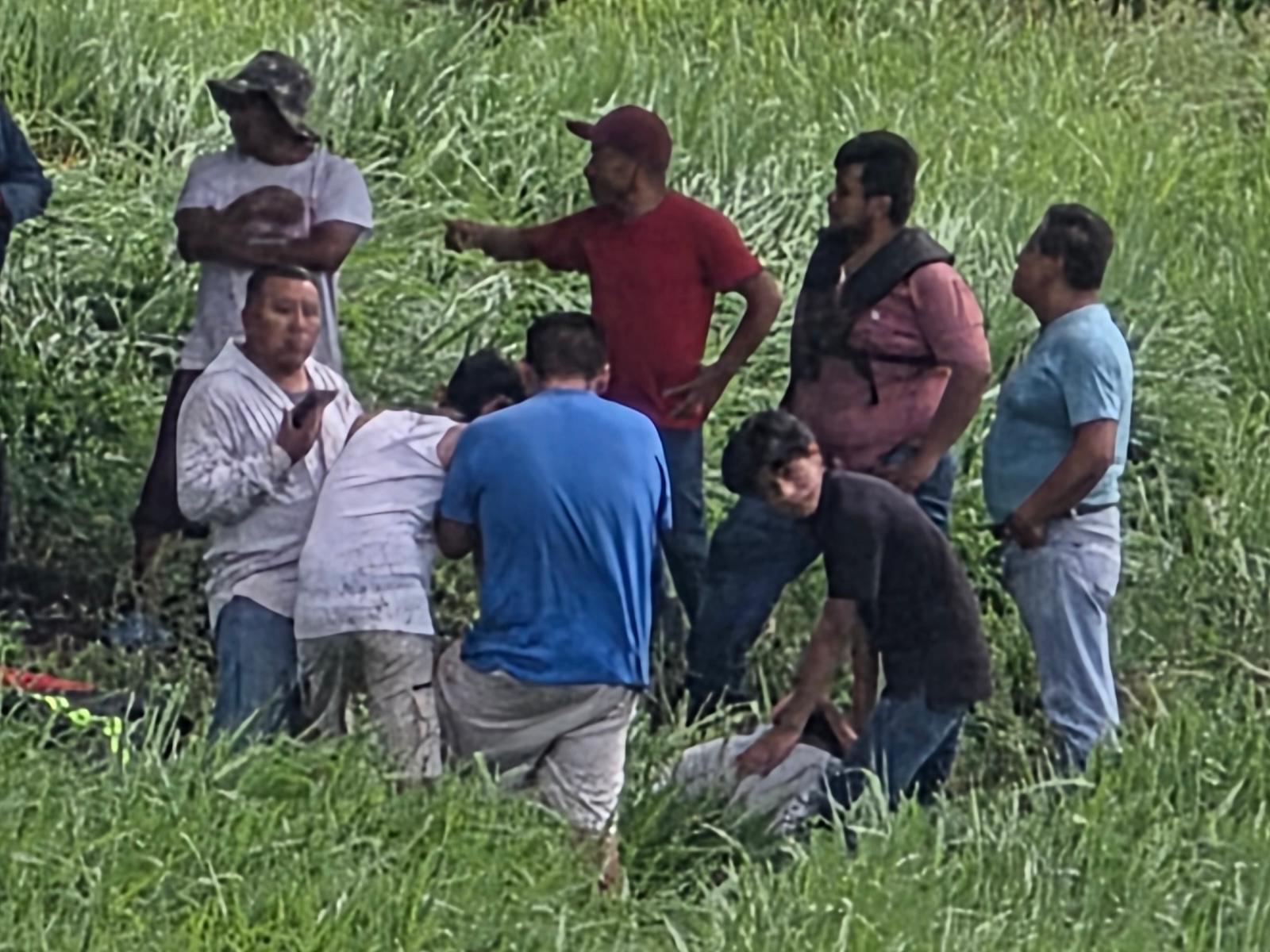 Cae rayo y mata a campesino en Coatzintla