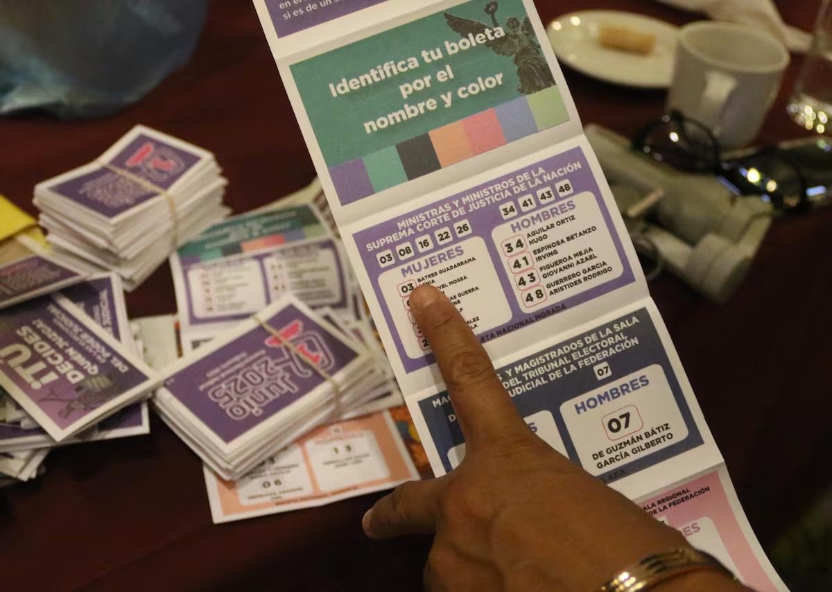 El INE impone multas mínimas a 177 candidatos ganadores de la elección judicial que aparecieron en los acordeones