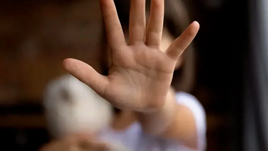 Madre deja a sus hijas fuera de casa durante ‘aguacero’ en Veracruz puerto; «Por favor, méteme que me voy a enfermar»