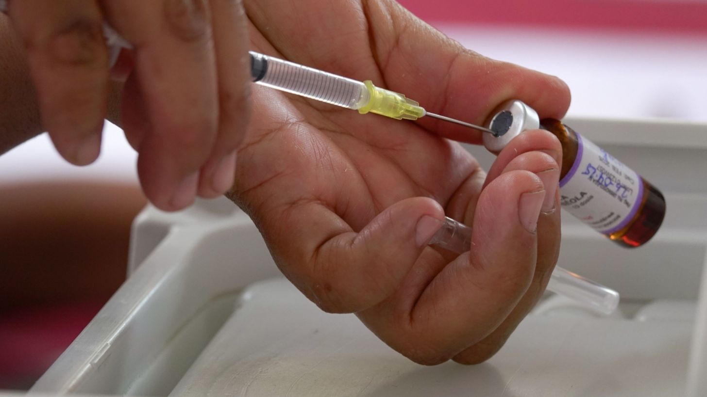 Vacunación para temporada invernal inicia en octubre, señala Secretaría de Salud