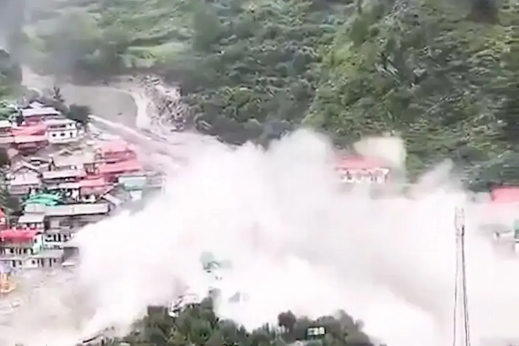 Deja más de 100 desaparecidos y al menos 5 muertos deslave en el Himalaya