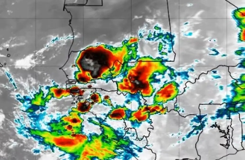 Emerge Onda Tropical al Atlántico Oriental