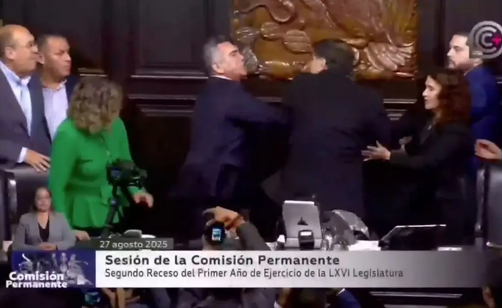 Noroña y Alito Moreno se agarran a golpes en última sesión de la Comisión Permanente