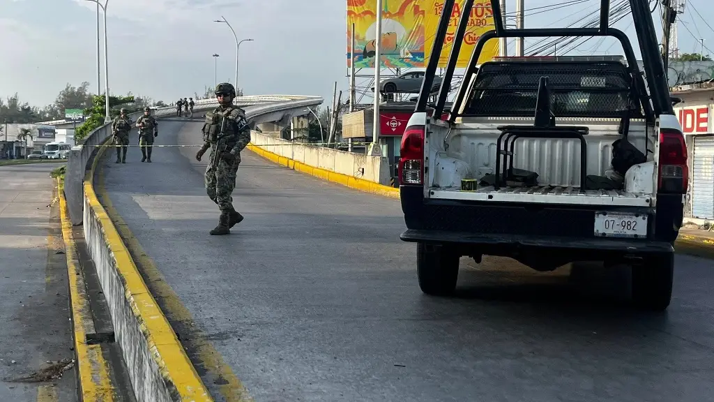 Detienen a chofer de camión que habría atropellado a hombre en puente de la Boticaria