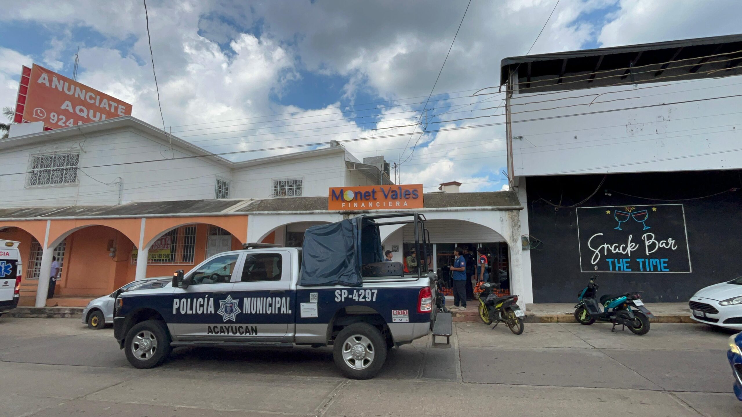 En Acayucan toman de rehén a un menor y roban financiera