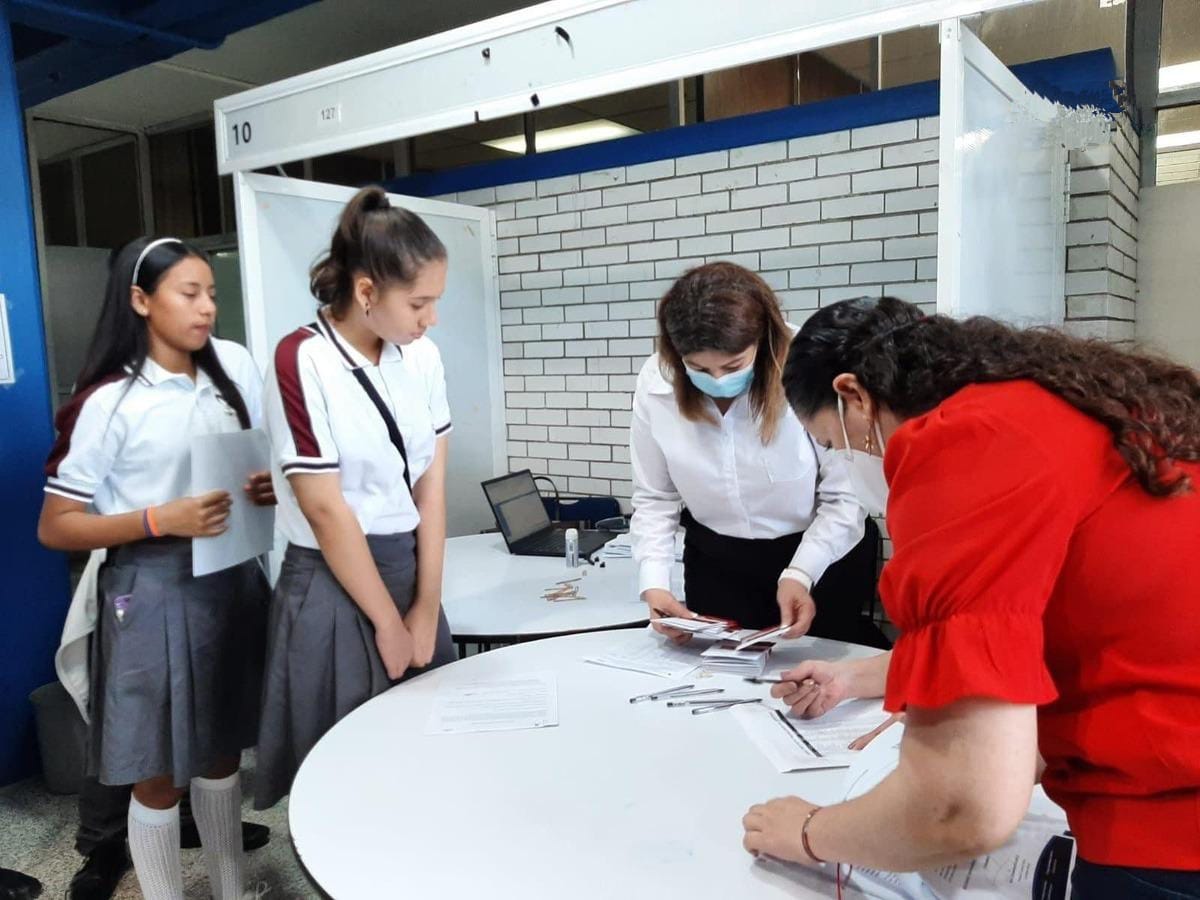 En Veracruz 340 mil estudiantes de secundaria recibirán beca Rita Cetina