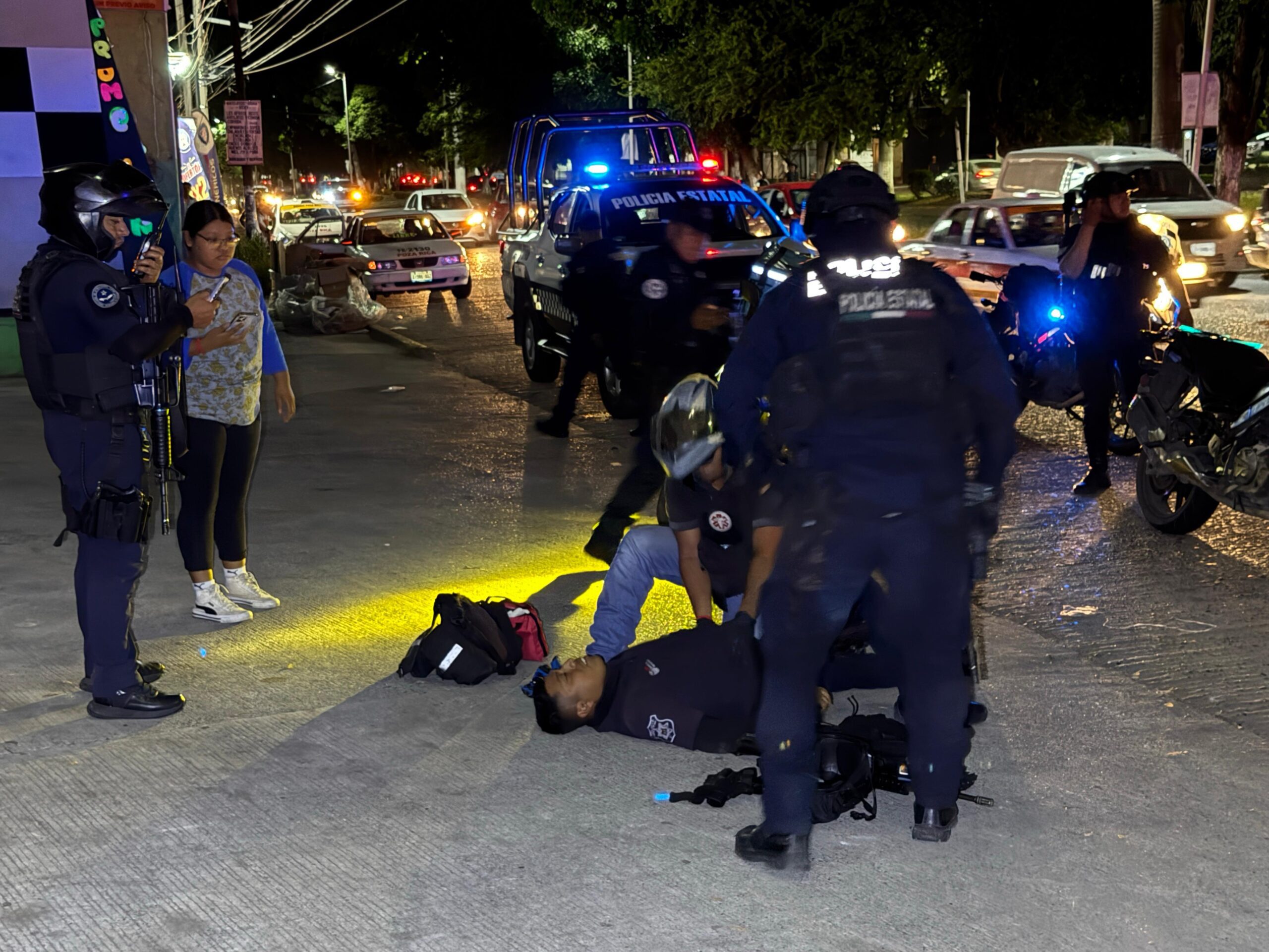 Hospitalizan a policía que frustró robo de auto y fue baleado por asaltantes