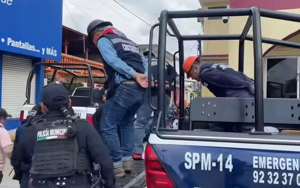 Cae falsa brigada de la CFE tras extorsionar en Las Choapas