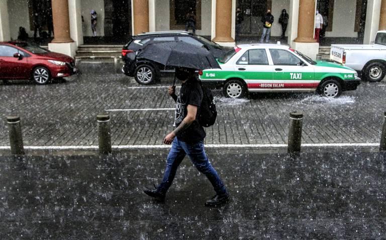 Prevén copiosas lluvias en Veracruz por ondas tropicales