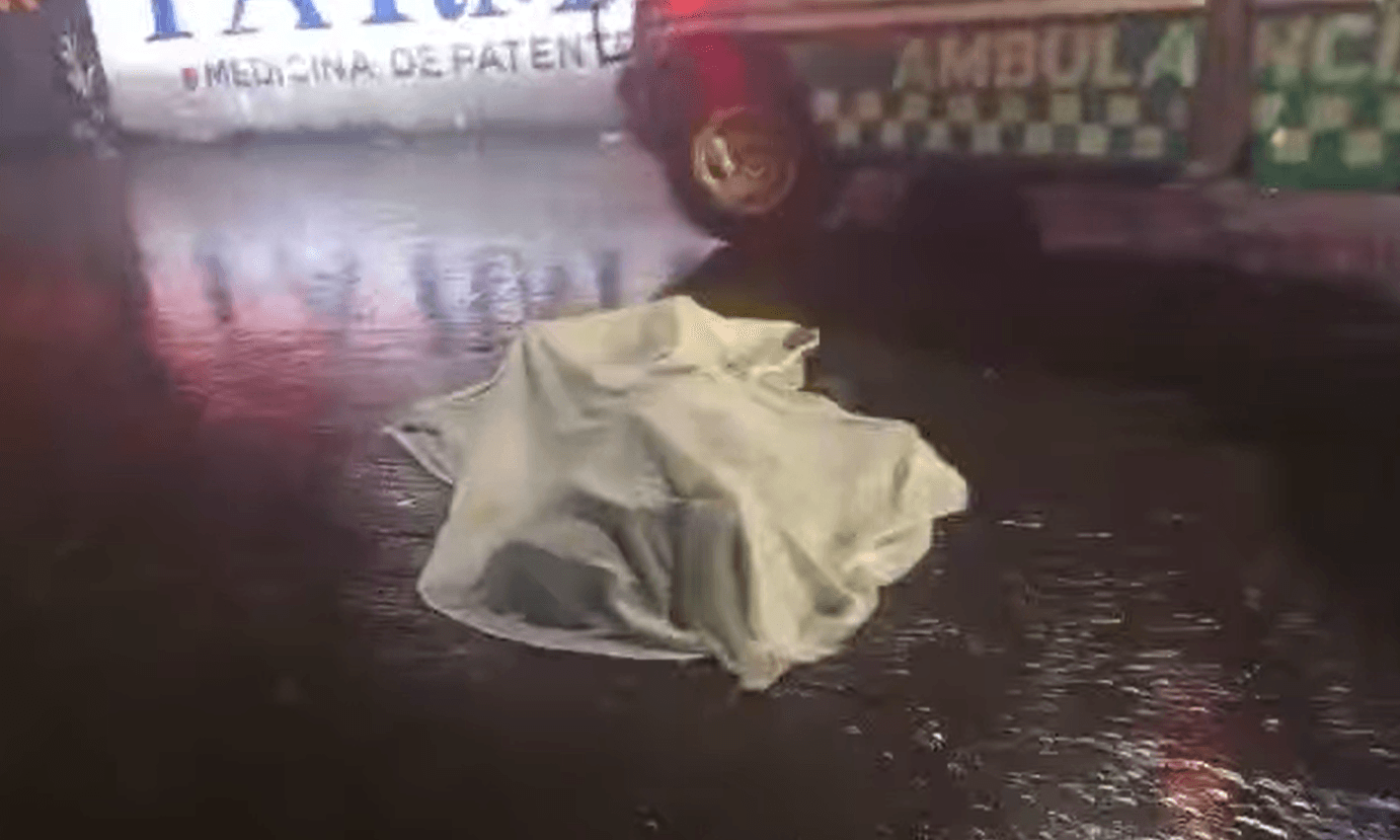 Camioneta RAM arrolla y mata a un hombre en Xalapa