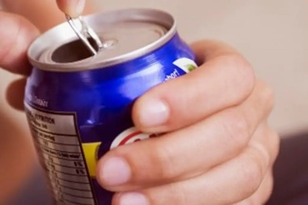 Sheinbaum defiende incremento de impuestos a refrescos y tabaco; serán para un fondo de salud