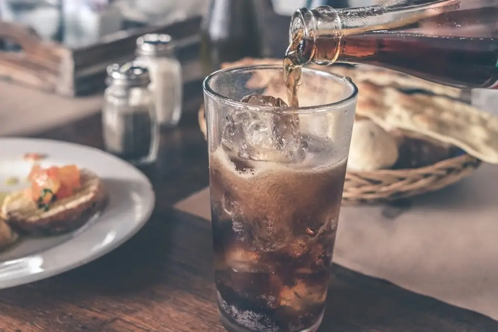 En México cada persona consume 166 litros de refrescos y bebidas azucaradas al año: Salud