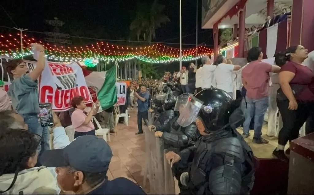Protesta marca ceremonia del Grito de Independencia en Poza Rica