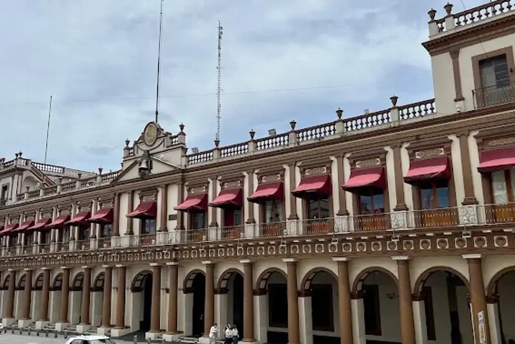 Trabajador cae de azotea durante remodelación del Palacio de Gobierno