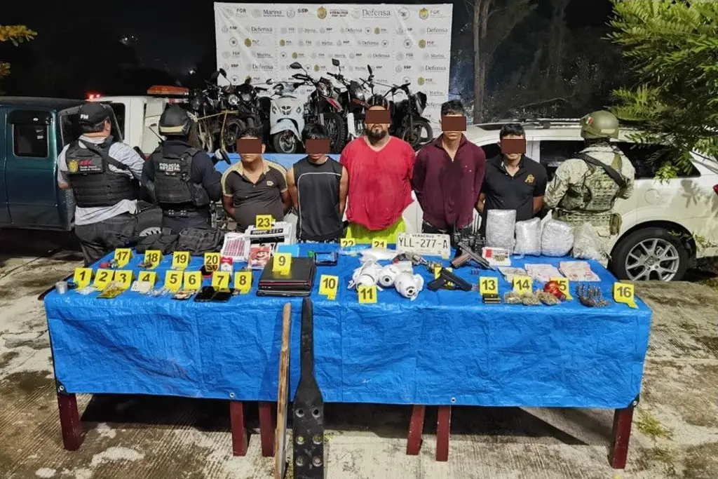 Catemaco: Detienen a 5 y aseguran droga, tablas de castigo, armas y autos