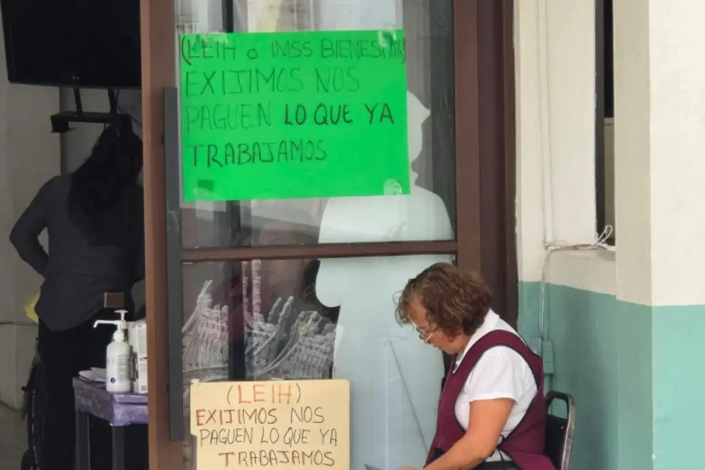 Continúa el retraso en pago de salarios de trabajadores de limpieza de hospitales en Veracruz