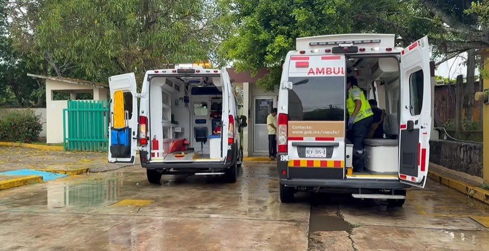 ELEMENTOS DE SSP RESULTAN LESIONADOS TRAS VOLCADURA DEL CAMION EN EL QUE VIAJABAN