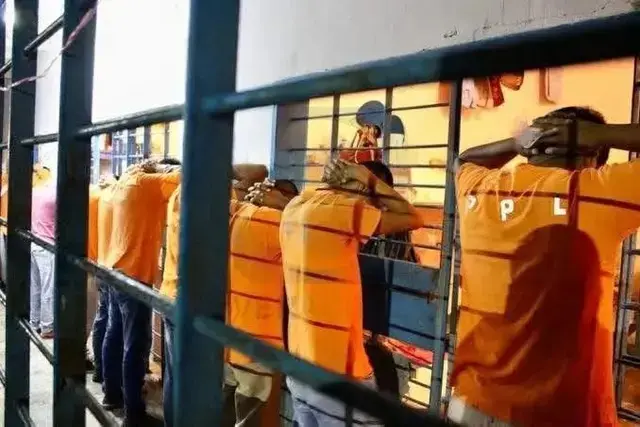 Pese a hacinamiento, trasladan a 80 reos de Guasave a penal de Veracruz