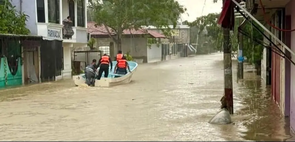 Veracruz, entre los estados más afectados por lluvias; hay un policía muerto