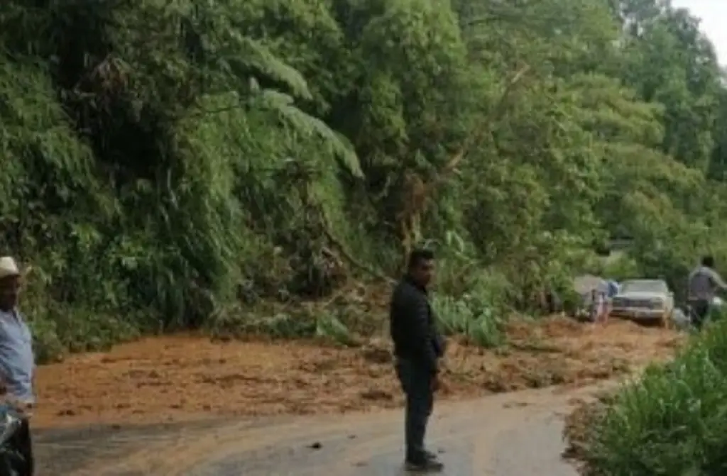Ayúdennos a salir: maestras atrapadas con bebé de 2 meses piden ayuda en Texcatepec