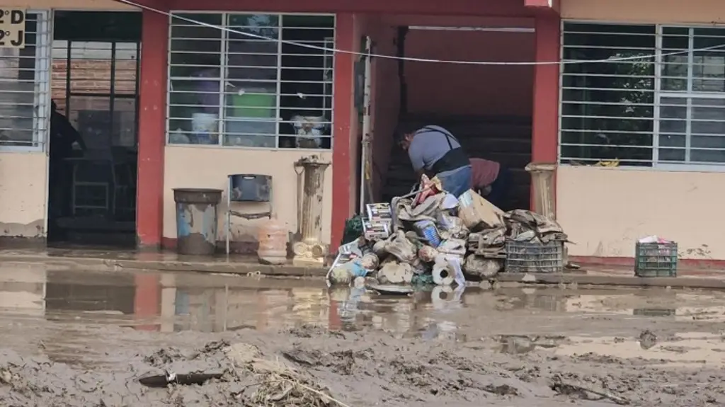 Sin energía eléctrica casi 10 mil personas al norte de Veracruz