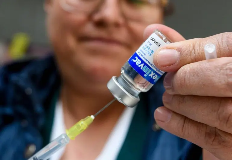 IMSS exhorta a la población a vacunarse contra enfermedades invernales