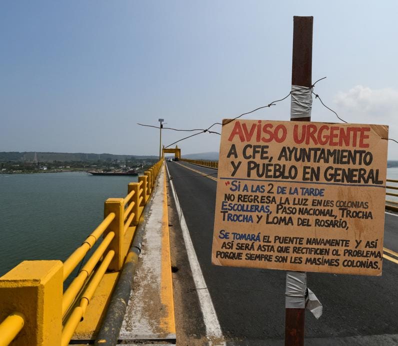 Por falta de energía eléctrica, ciudadanos de Alvarado amagan con bloquear puente