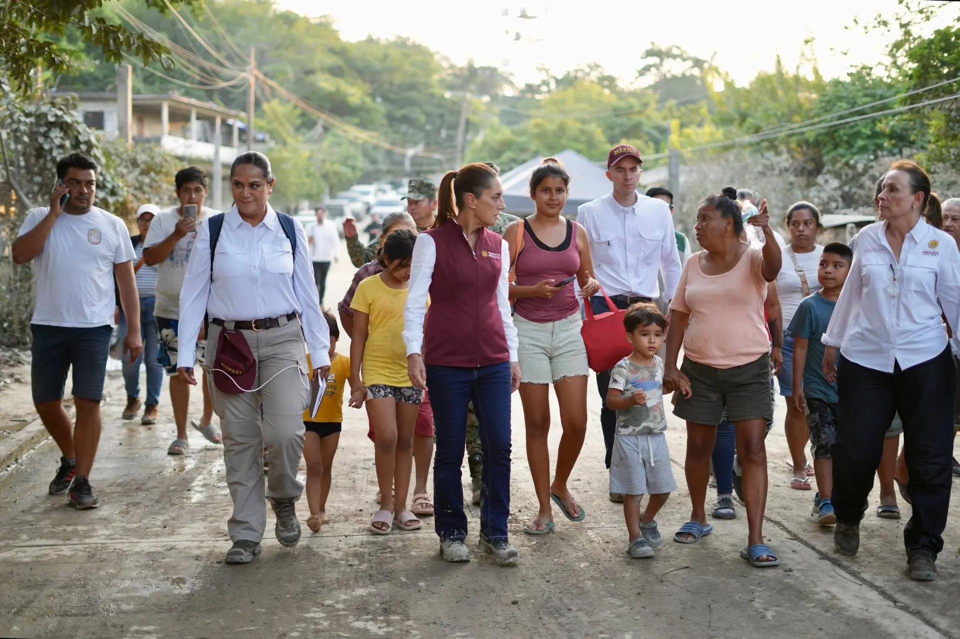 Sheinbaum defiende a Rocío Nahle tras críticas por la emergencia