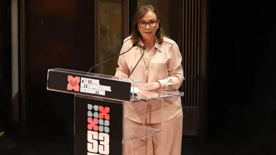 Nahle anuncia compra de 4 autobuses para traslado de artistas y deportistas veracruzanos