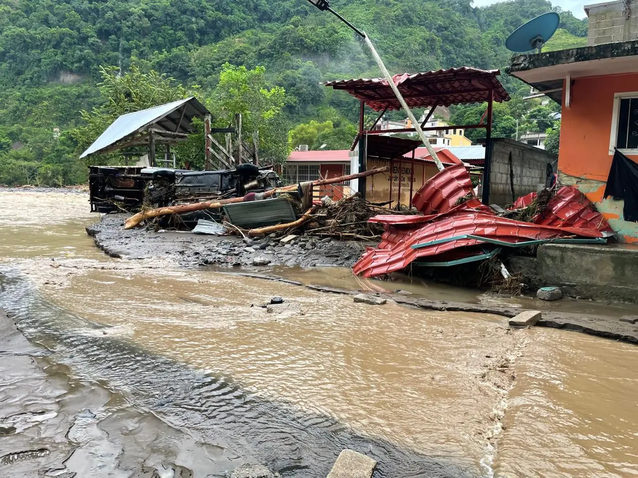 Restablecen comunicación en 12 comunidades de Veracruz