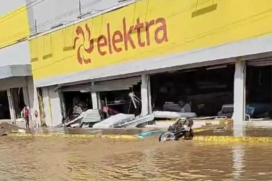 Poza Rica: reportan saqueos en Coppel, Elektra y Oxxo por inundación