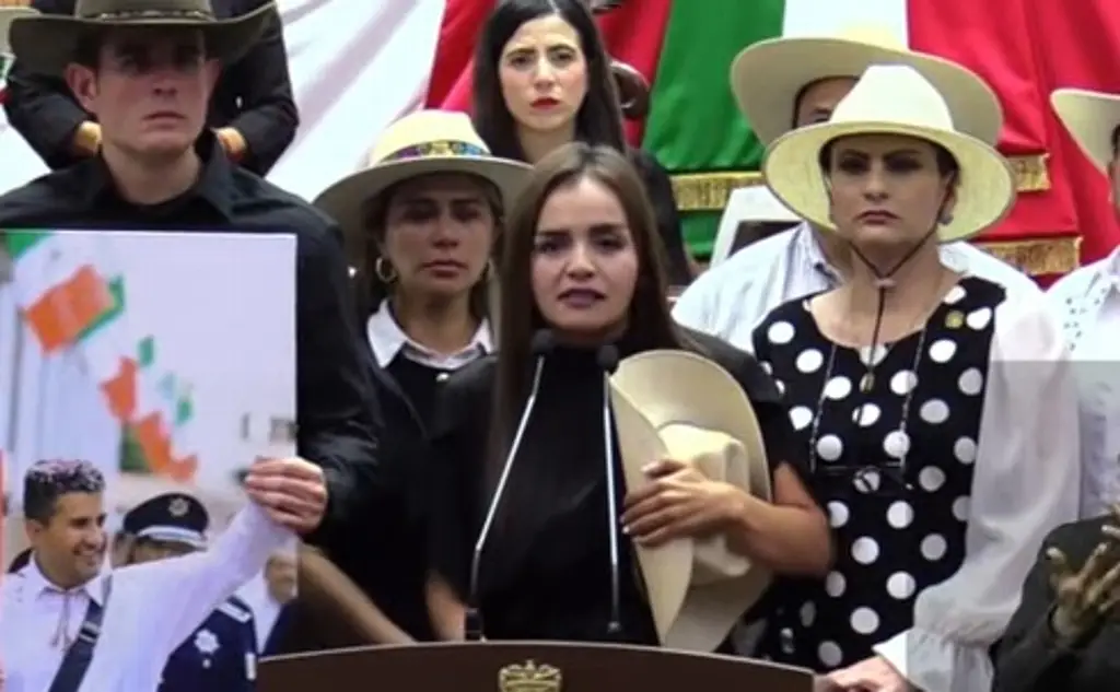 Grecia Quiroz rinde protesta como alcaldesa de Uruapan; ‘vengo con el corazón roto’, dice