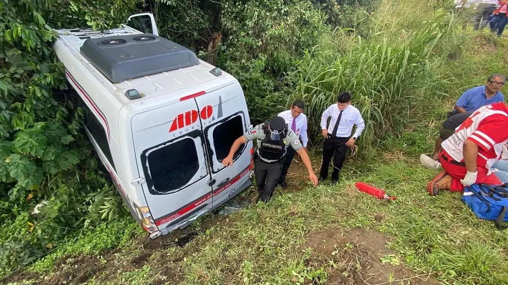 Accidente de camioneta de ADO en Coatzacoalcos