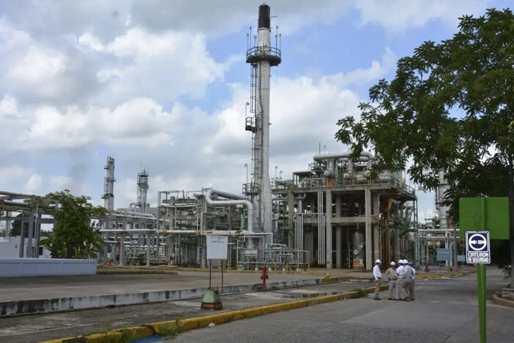 Vuelve a sonar el silbato de Complejo Procesador de Gas Poza Rica, a 35 días de la inundación