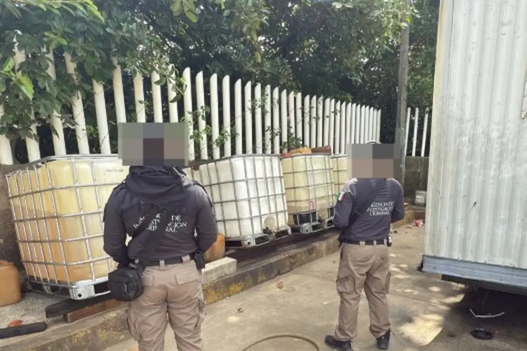 Aseguran 2 mil 430 litros de huachicol y 24 vehículos en Coatzacoalcos, Veracruz
