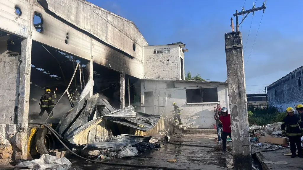 Arden bodegas en Veracruz