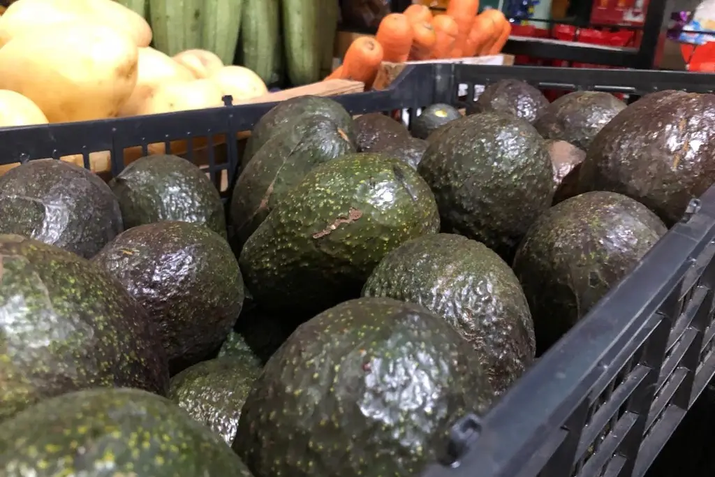 Temen escasez de productos en mercados de Veracruz, por bloqueos carreteros