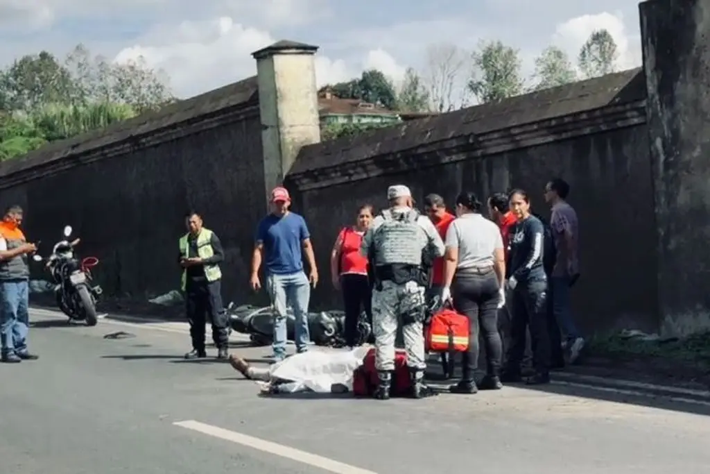 Sale en moto a comprar el regalo de su hijo y muere; ocurrió cerca de Xalapa